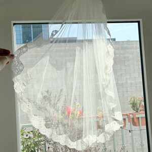 Lace-Edged Fingertip Veil